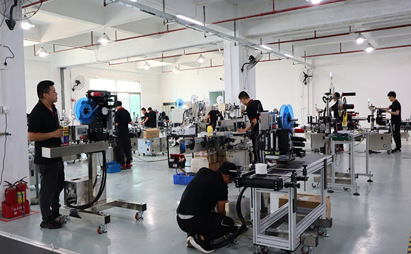 全自動雙側(cè)面貼標機,側(cè)面貼標機,全自動貼標機生產(chǎn)廠家